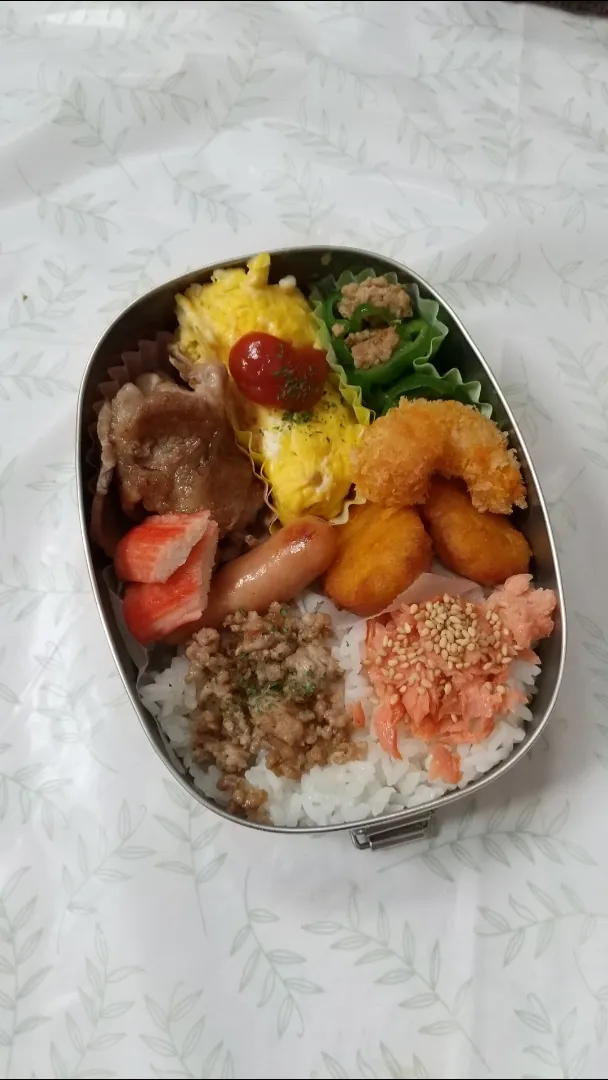 お弁当

今日はぽかぽか陽気で
暑いくらいでした。

1日1日があっというまで、もうこんな時間？！と
思ってしまうのは、なぜ。
時間の使い方が悪いのかなぁ

今日はお休みだったので、朝から
韓ドラ見ていたら↑続きが気になりついついみてしまう。時間がたりなーい🤣|Sakuraちゃんさん