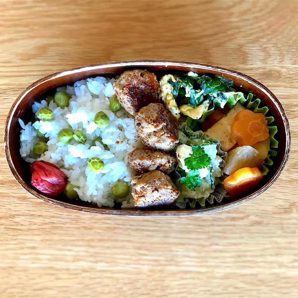 サラ弁　　　　　　　　　　　　　　　　　　ミニハンバーグ　ポテトサラダ　煮物　ほうれん草の卵とじ|じゅんさんさん