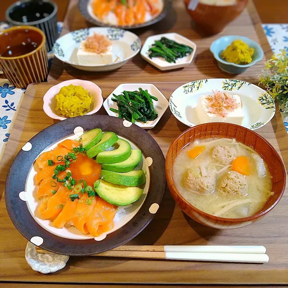 サーモンアボカド丼|こだしーさん