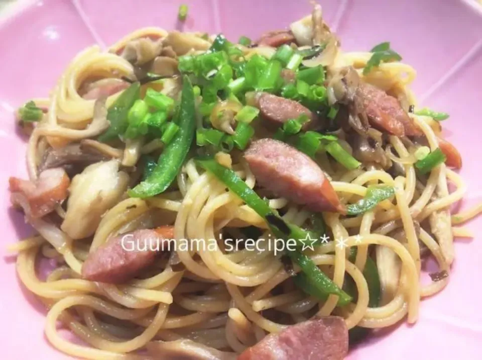 バター醤油と塩昆布で♡ソーセージと舞茸のパスタ|Guuママさん