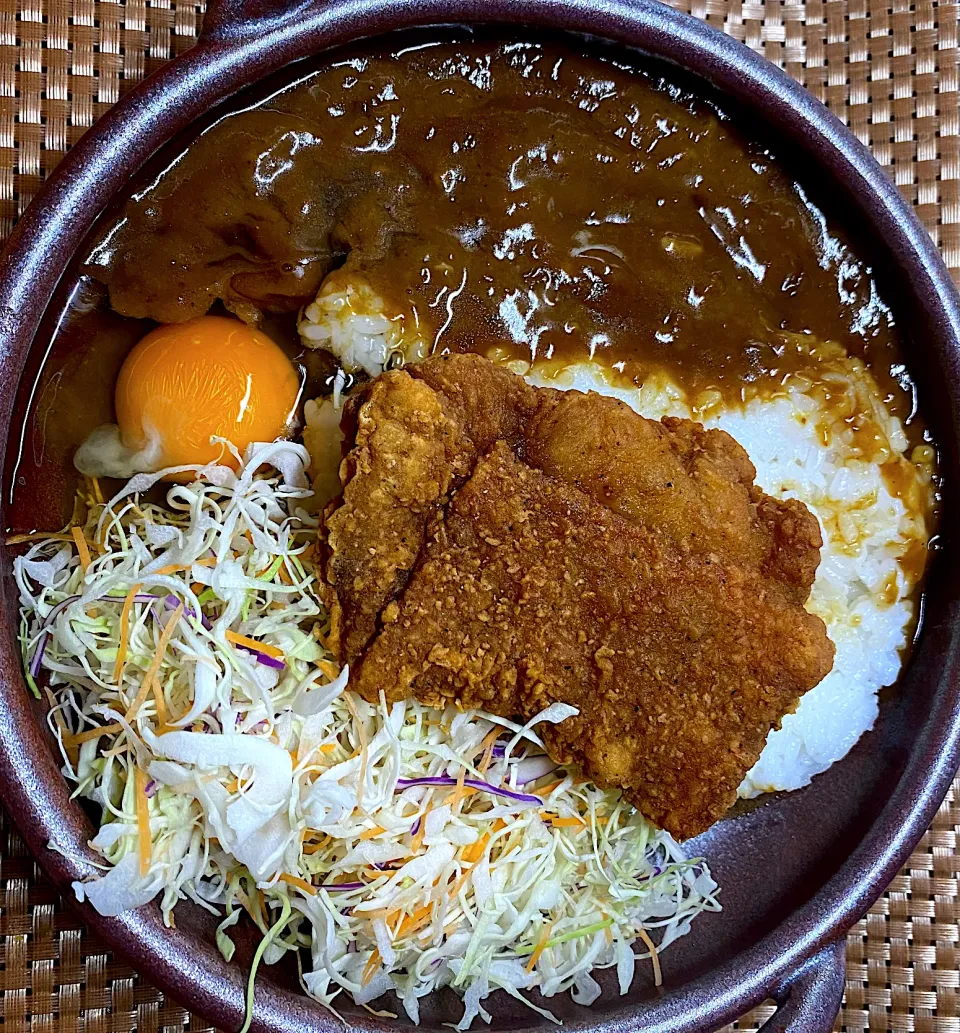 Snapdishの料理写真:フライドチキンカレー🐓🍛|すくらんぶるえっぐさん