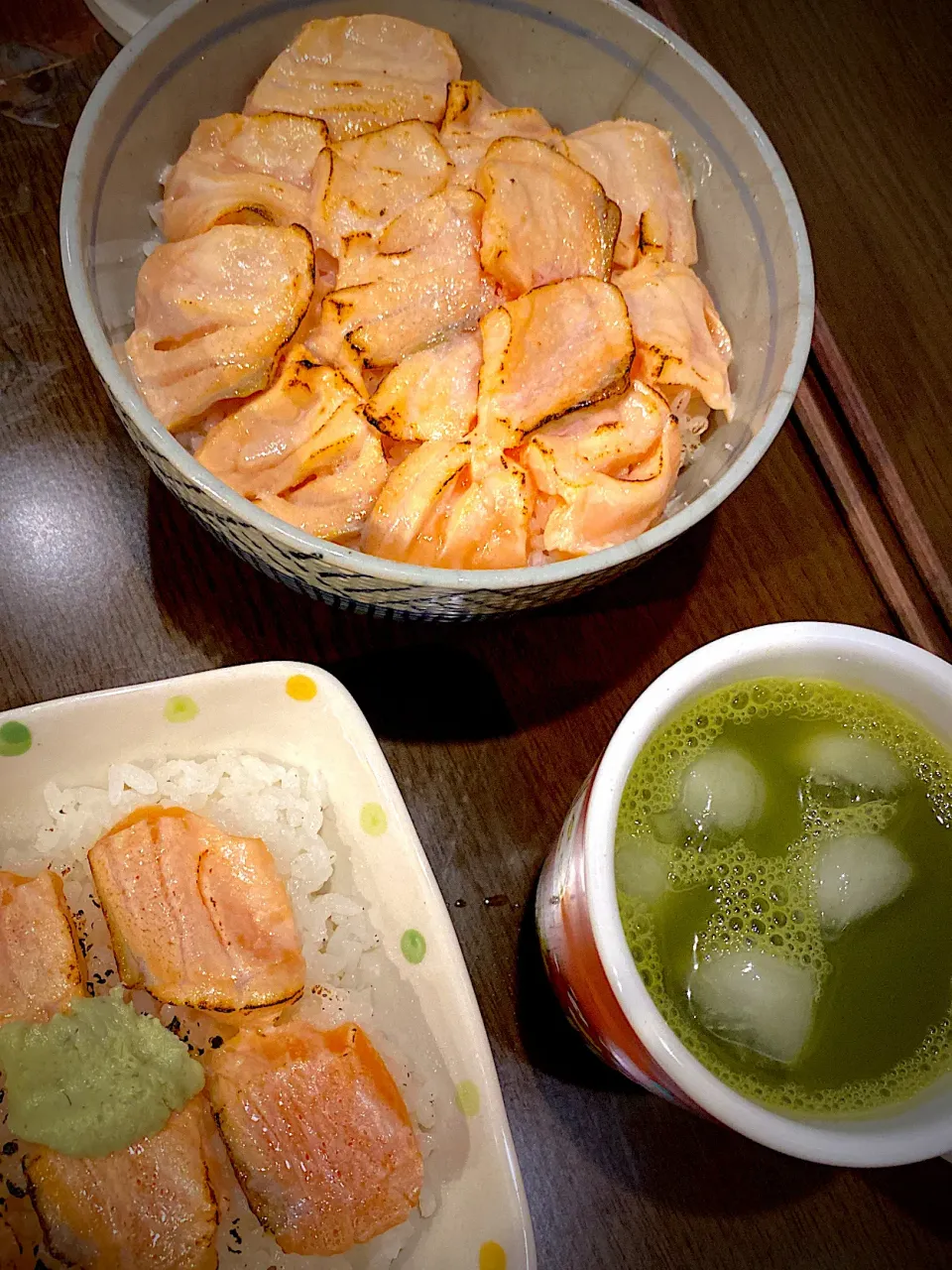 Snapdishの料理写真:炙りサーモン丼　桑の葉茶🌿|ch＊K*∀o(^^*)♪さん