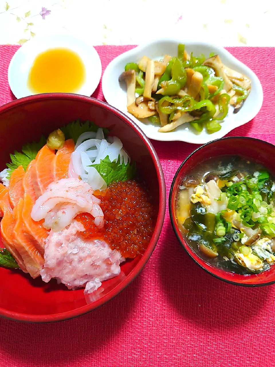 海鮮丼作りました
　
母の日のプレゼント
海鮮を使って。|🍒ふみりん🍒さん