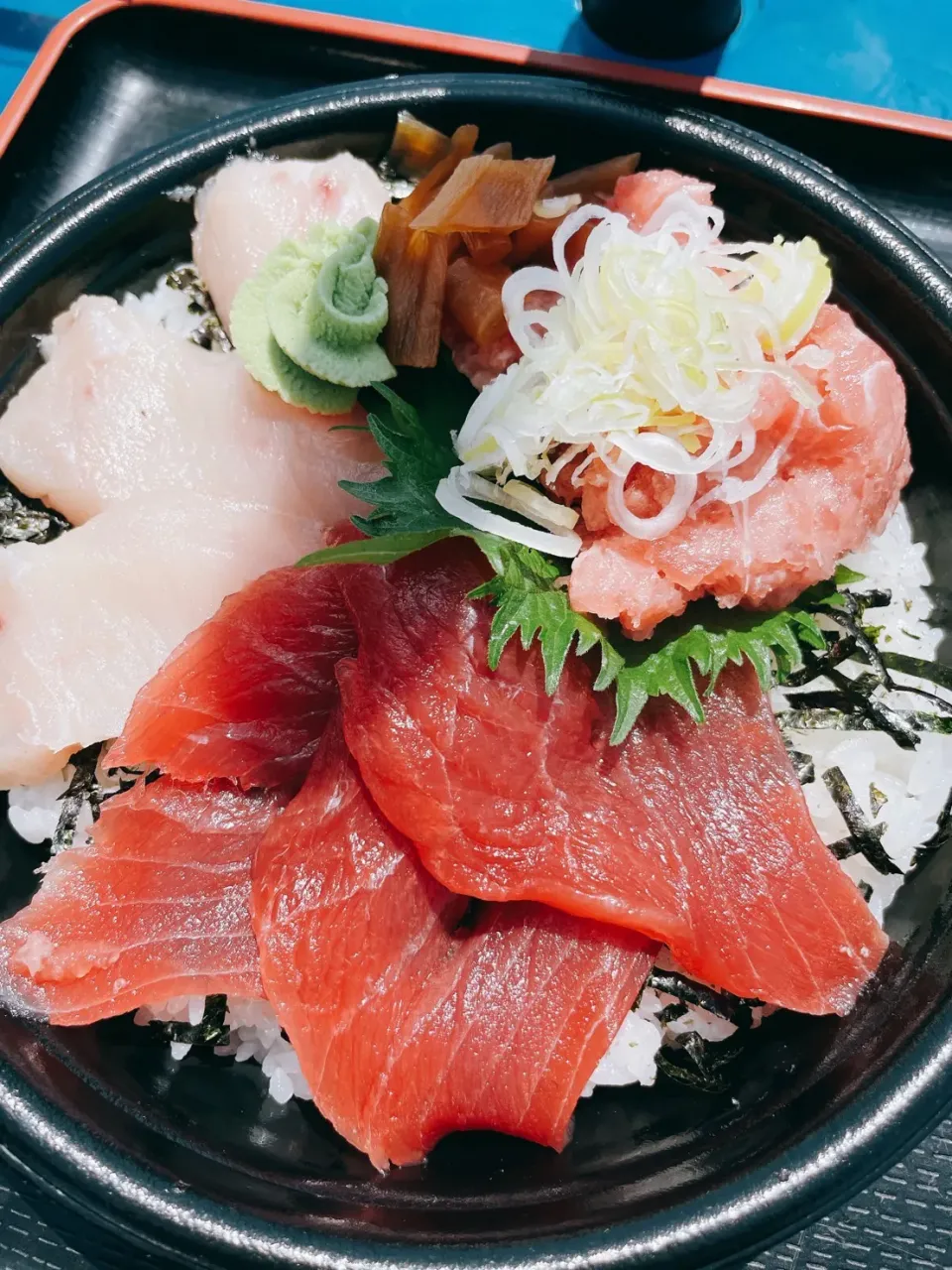 Snapdishの料理写真:仙台松島のマグロ三色丼|marioさん