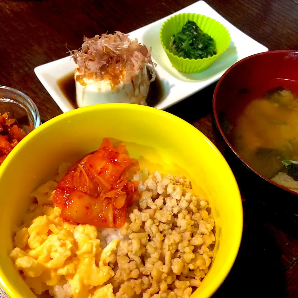 そぼろ丼、ほうれん草のおひたし|もちこさん