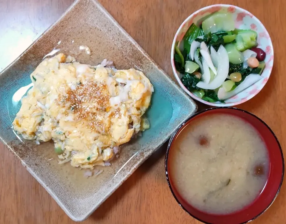 2022 0516　しらすの和風あんかけオムライス　青梗菜のサラダ　なめことわかめのお味噌汁|いもこ。さん