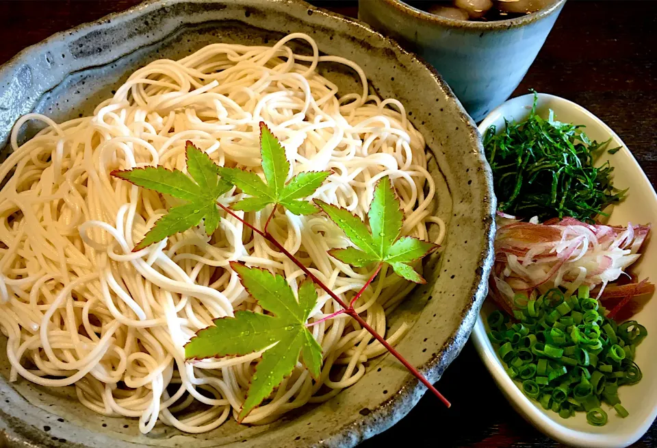 Snapdishの料理写真:薬味たっぷり＂冷そうめん＂|mottomoさん