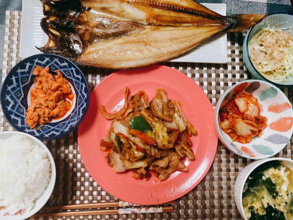 ホッケ 紅鮭ラー油 バター回鍋肉 キムチ わかめともやしのスープ|❦れなな❦さん