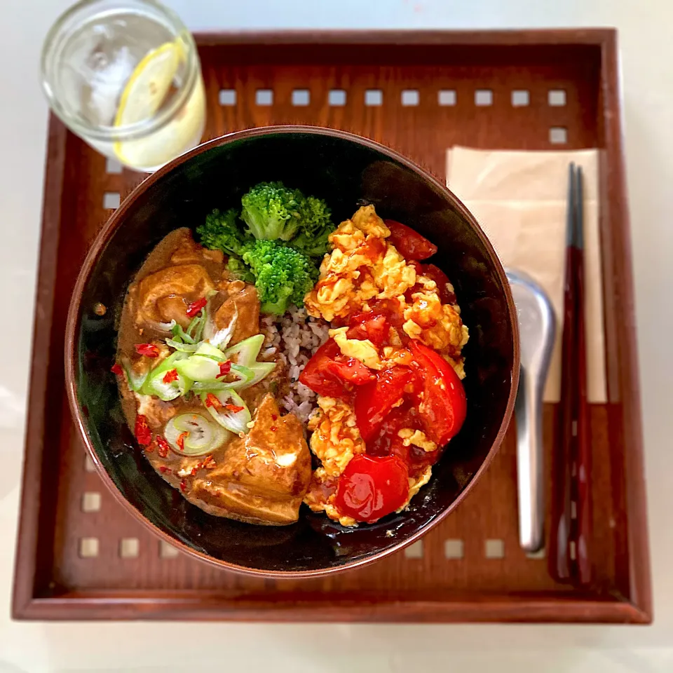 麻婆豆腐と西紅柿炒鶏蛋のあいがけ丼|Kさん