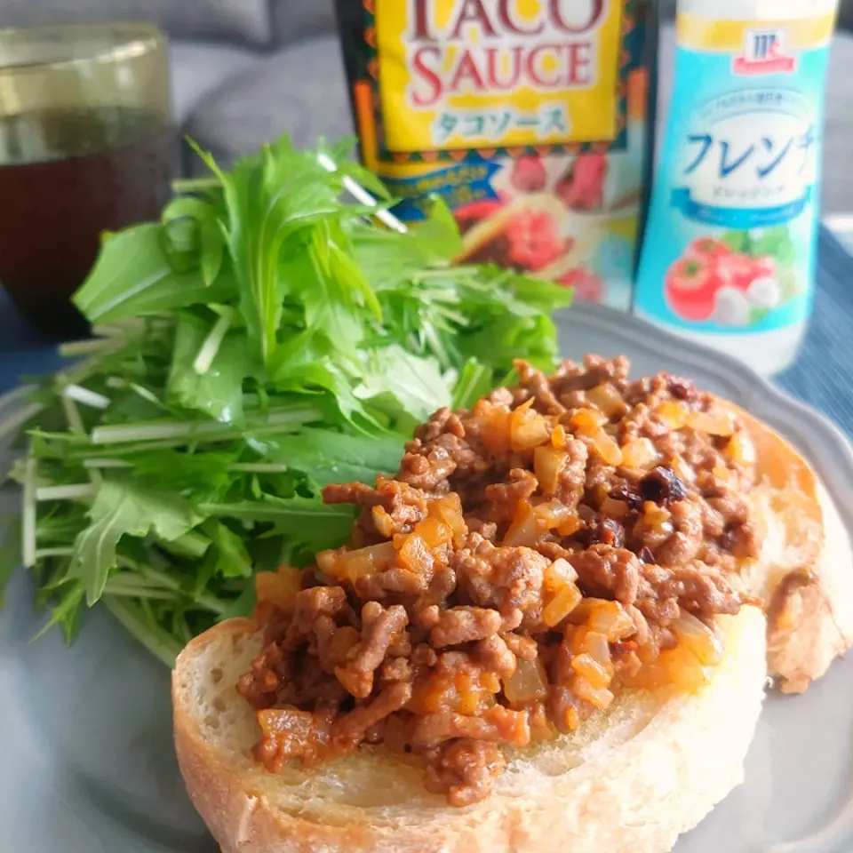 Snapdishの料理写真:朝パンタコス風
トマト🍅がなかったのでドライトマトで代用|しあるさん