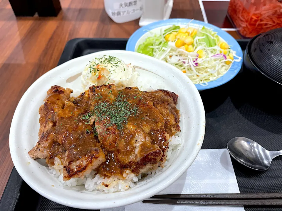 洋風ガーリックポークステーキ丼|マハロ菊池さん