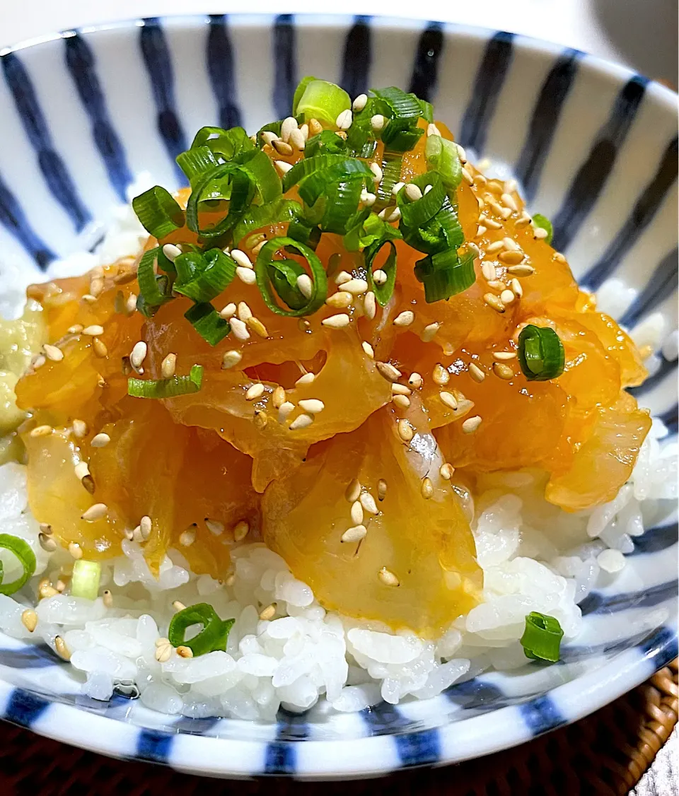 イチロッタさんの料理 黄身醤油（2/2）✨✨✨熟成6日目のクエのお刺身。簡易ヅケ丼だな❣️😋|モモマミさん