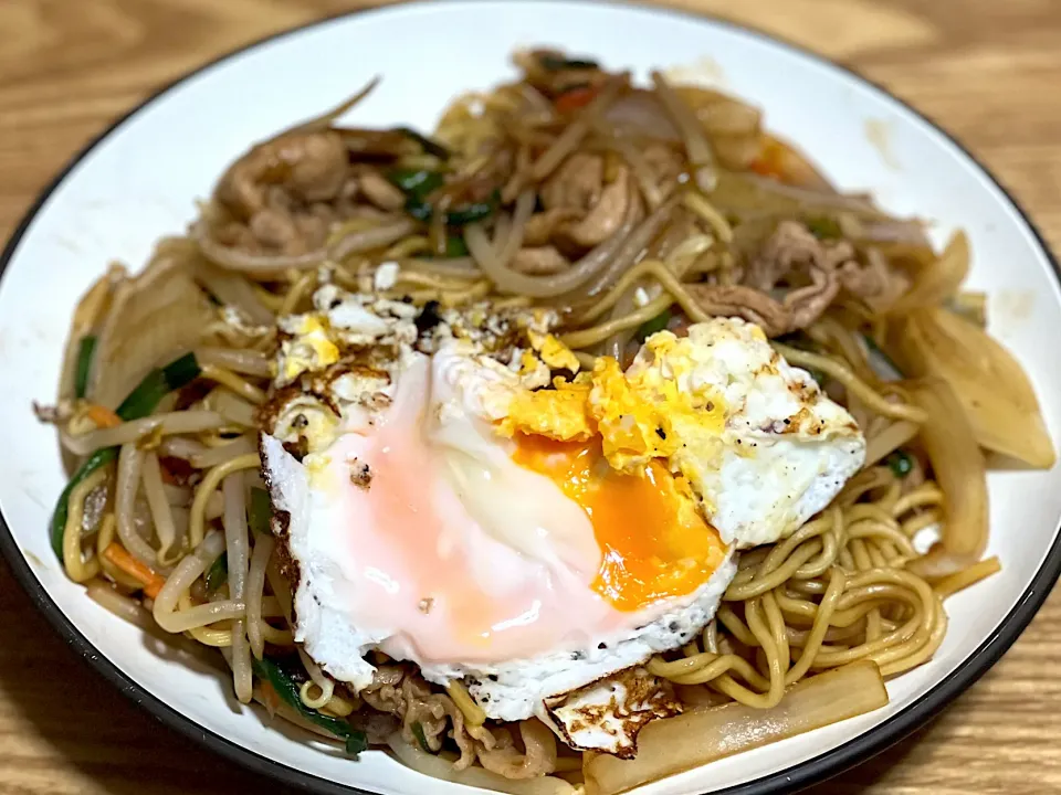 ☆目玉焼きのせ野菜たっぷり焼きそば|まぁたんさん