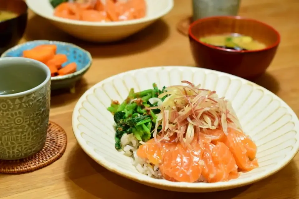 サーモンの漬け丼|うにんぱすさん