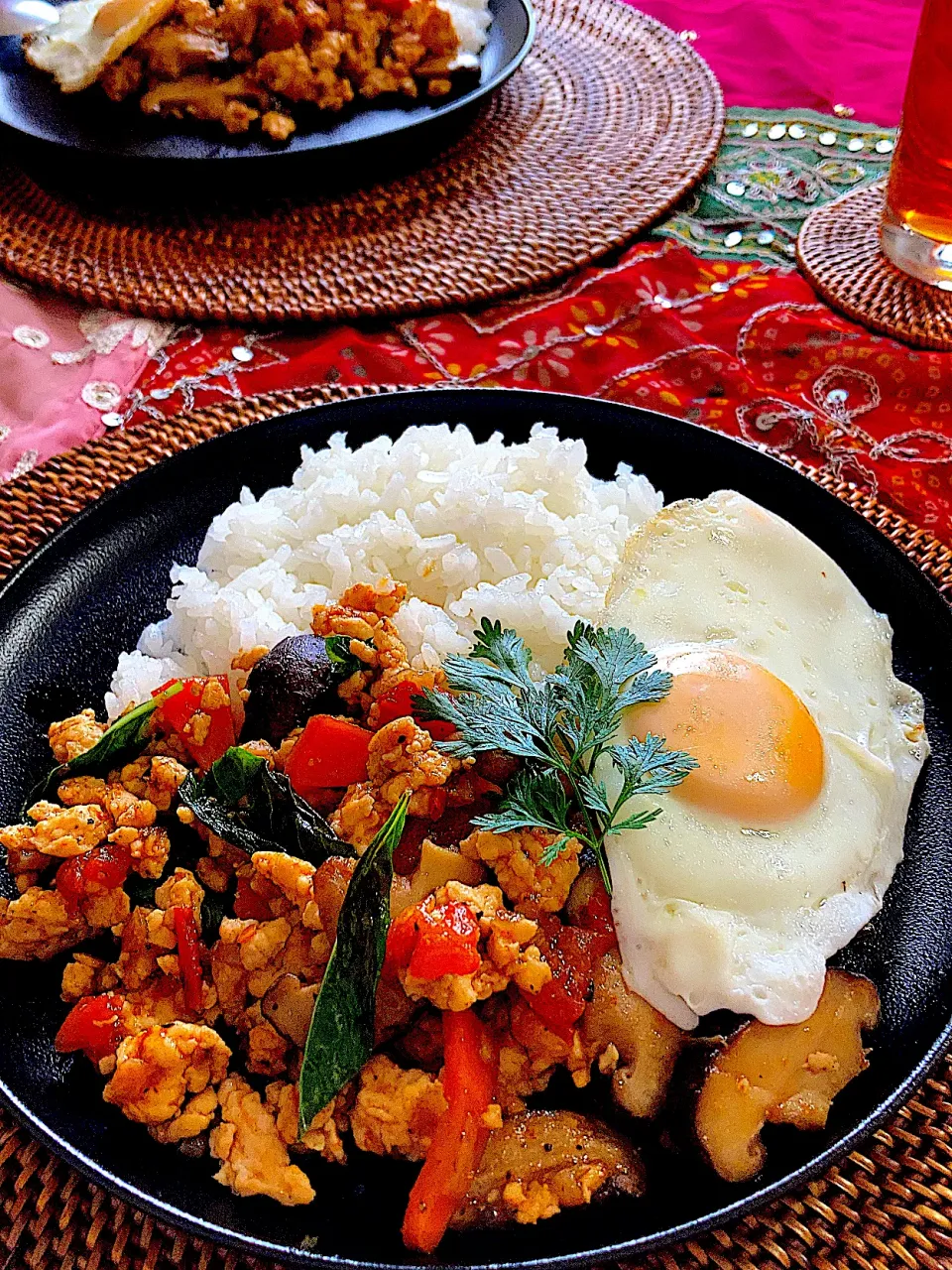 ガパオご飯🇹🇭プランターのバジルとパクチーを収穫|ジュンコ バイヤーさん