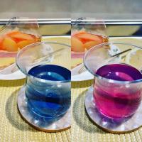 桃のタルトとハーブティー
ルピシアのエトワールブルーティー
綺麗な青色のハーブティーです
レモン汁を入れると紫色に変化します
#ハーブティー#エトワールブルーティー#桃のタルト