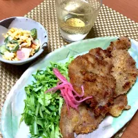 Snapdishの料理写真:豚ロース揚げ　マカロニサラダ|Yumiko Nakamuraさん