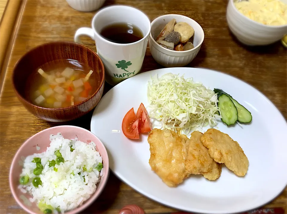 チキン南蛮・キャベツの千切り・筑前煮・コンソメスープ・豆ご飯|ちびろ菌さん