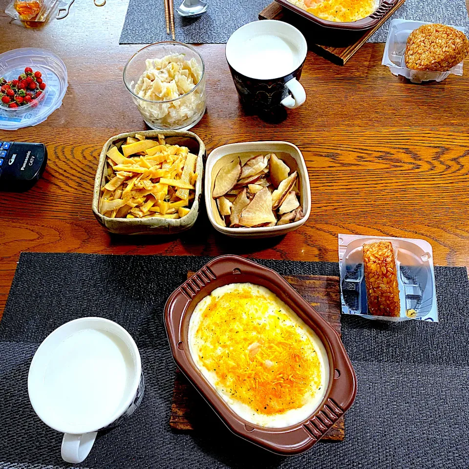 冷凍海老ドリア、焼きおにぎり、破竹の煮付け、常備菜、漬物|yakinasuさん