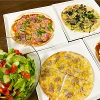 4種のピザ&レタスサラダ