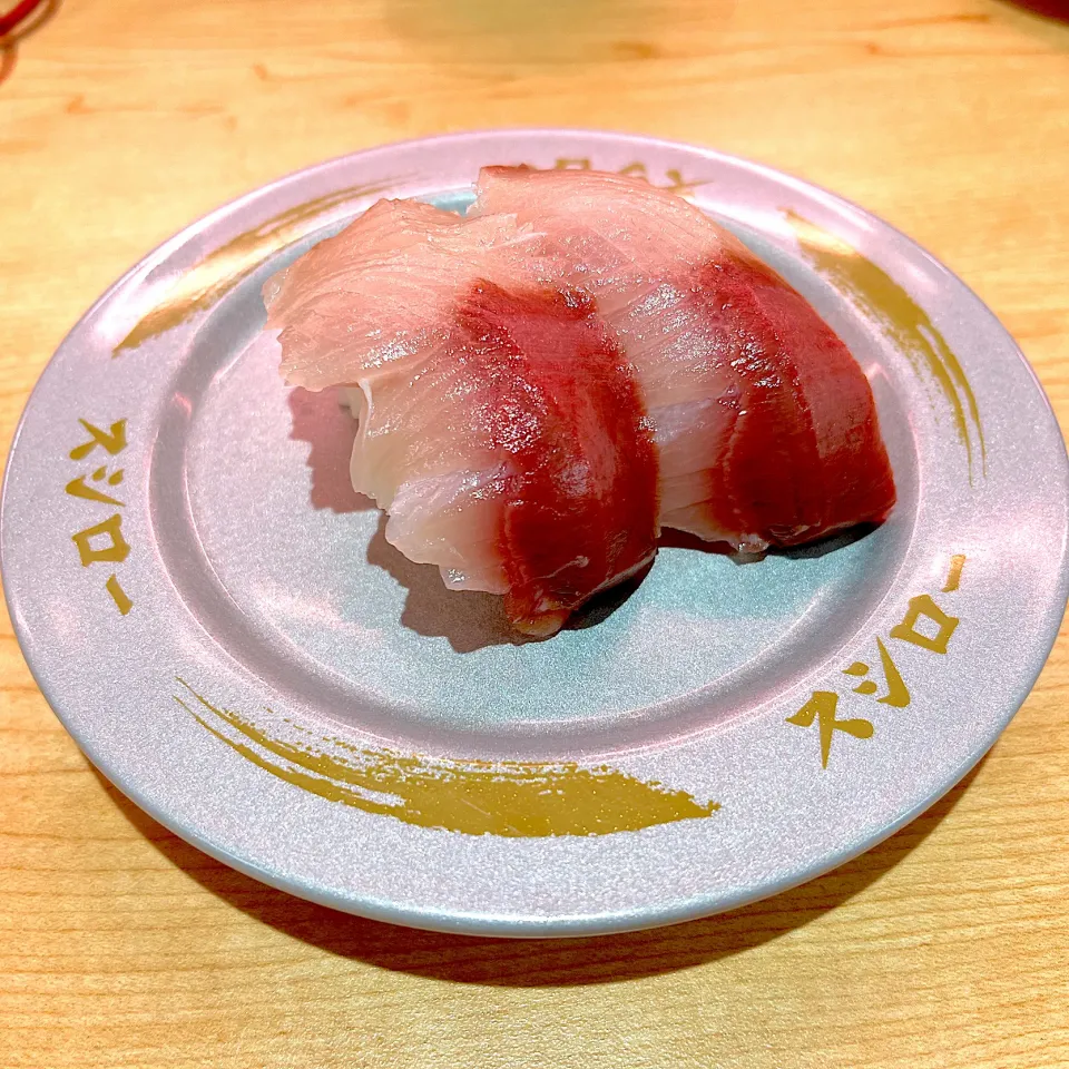 Snapdishの料理写真:Young yellowtail sushi|skyblueさん