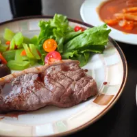 Snapdishの料理写真:Tender sirloin steak 
低温調理ステーキ|Madokaさん