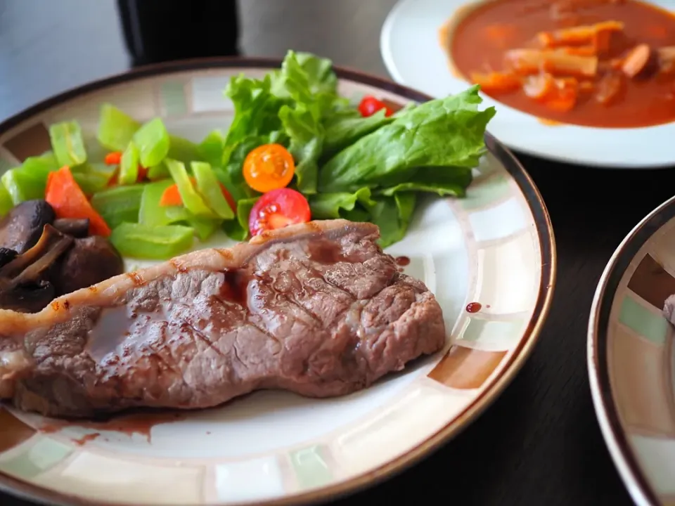 Snapdishの料理写真:Tender sirloin steak 
低温調理ステーキ|Madokaさん