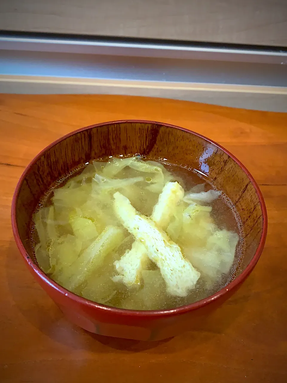 油揚げとキャベツの味噌汁|奥野 絢子さん