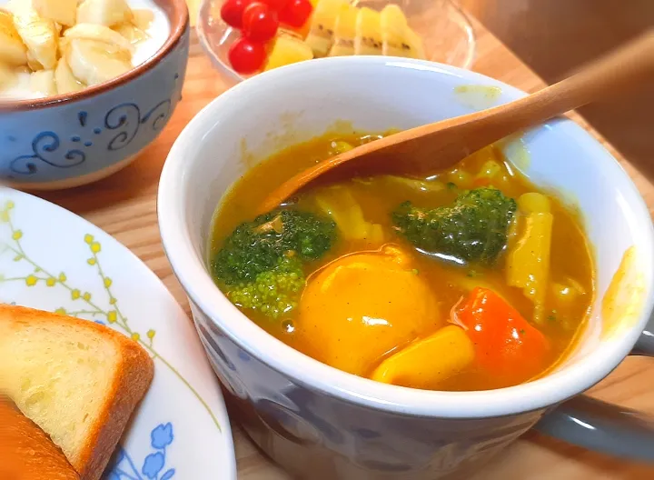 Snapdishの料理写真:カレーシチューの朝ごパン🍞|びせんさん