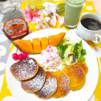 Snapdishの料理写真:ダーリン作⸜🌷︎⸝‍
日曜日のブランチ☀️🌱
大豆粉のﾐﾆ🥞( '-' 🥞 )ﾊﾟﾝｹｰｷ