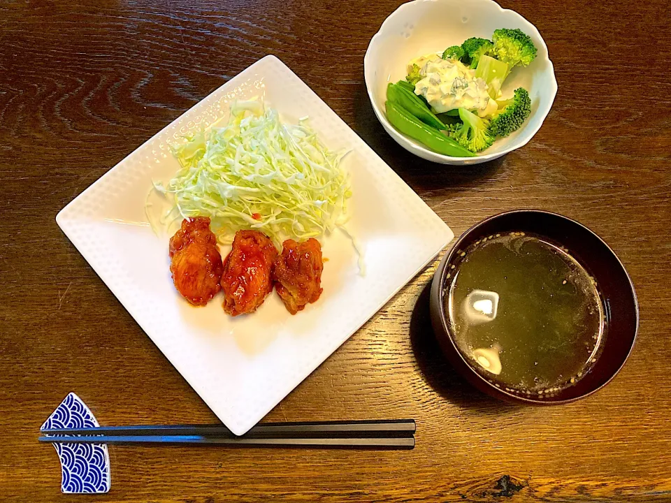 ヤムニョムチキン、温野菜、ワカメスープ|カドラさん