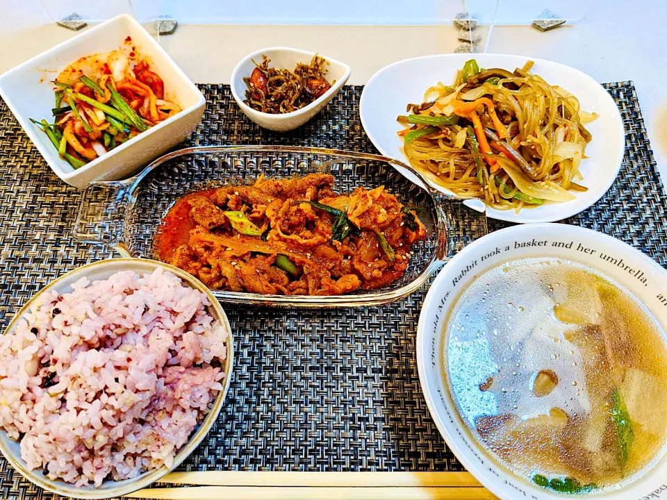 我が家の韓国料理の定食、今日のランチ😅|Hi-Niさん