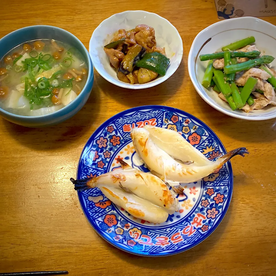 Snapdishの料理写真:河豚の干物と、アスパラと鶏ささみの胡麻和えと、茄子と豚の味噌炒めと、なめこと豆腐と白菜の味噌汁|もえさん