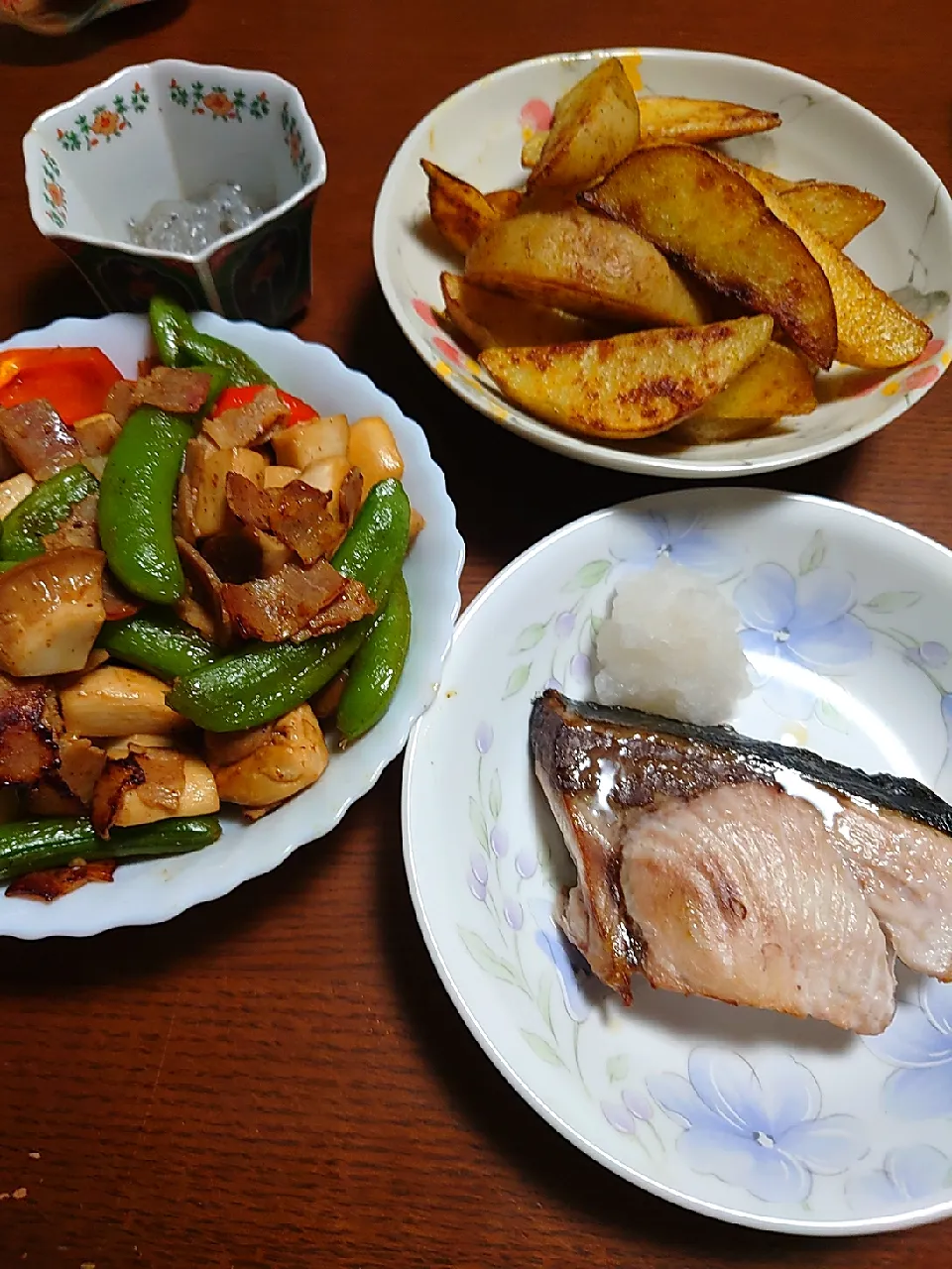 ぶりの塩焼き
スナップエンドウとエリンギのソテー
フライドポテトカレー味
生しらす|ぱやさん