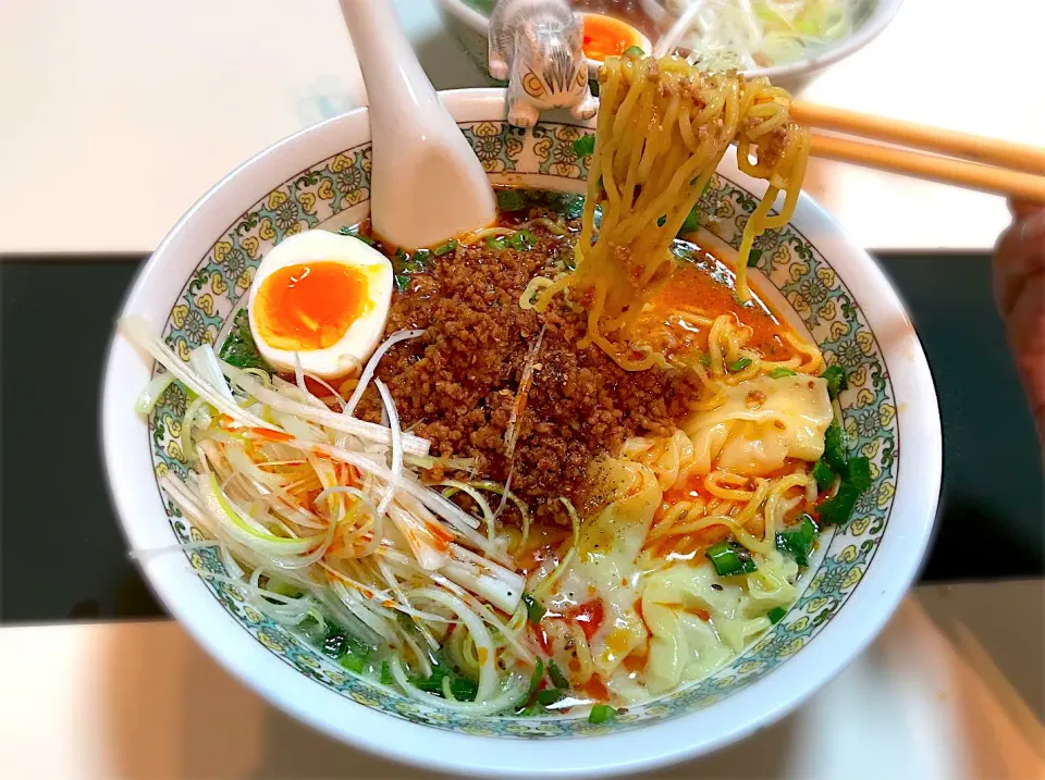 お家で作るワンタン入り坦々麺　　　　　　　　肉味噌は花山椒を効かせて。スープは練り胡麻が決めて！^_^|Takeshi  Nagakiさん