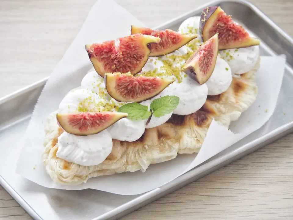 Croffle with vanilla cream and fig|Misstyさん