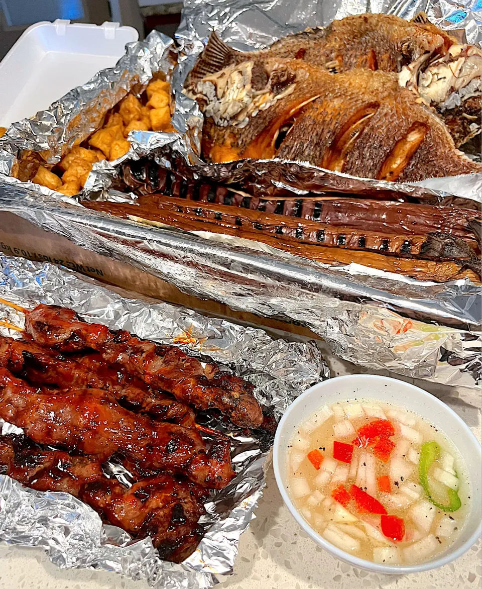 Snapdishの料理写真:Sunday lunch Fried tilapia, grilled eggplant, fried tofu, pork bbq 😍|🌺IAnneさん