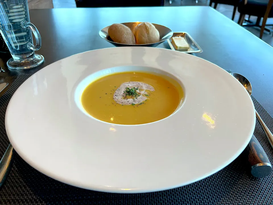 Snapdishの料理写真:Butternut squash, apple cider soup|skyblueさん