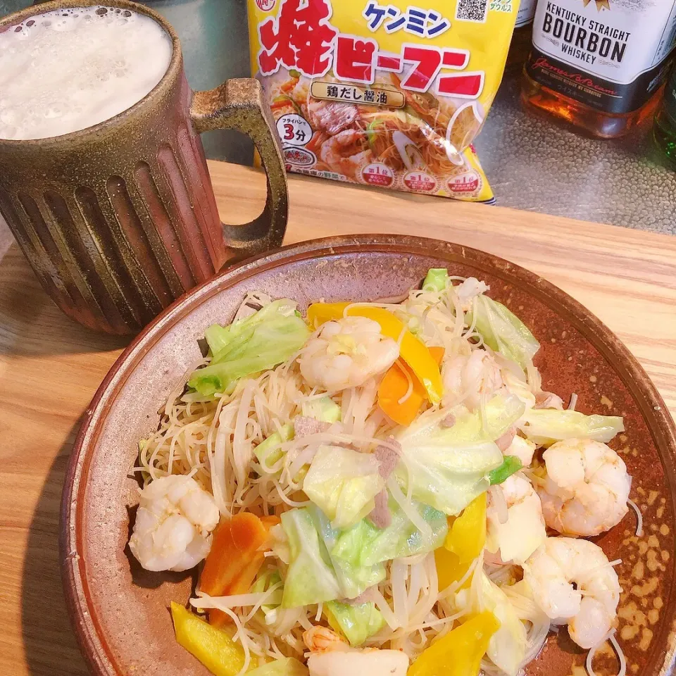 Snapdishの料理写真:今夜のアテは、ケンミンの焼きビーフン🍺|海斗さん