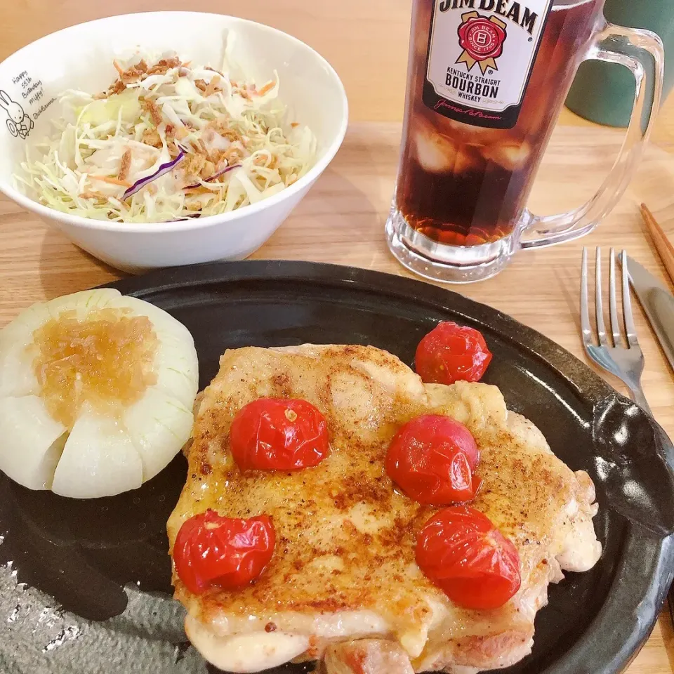 Snapdishの料理写真:昨夜は鶏モモのソテーと新玉のレンチン🍺|海斗さん