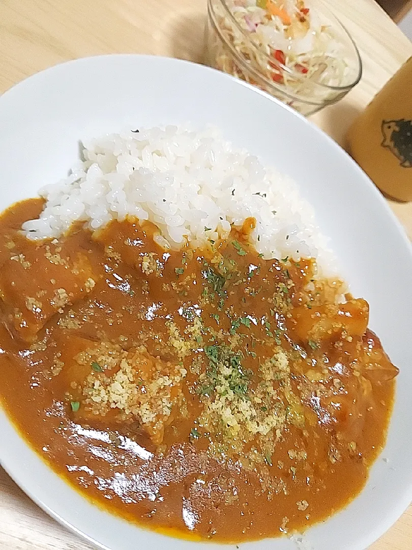 Snapdishの料理写真:無印 ゴロリ牛肉のスパイシーカレー ＆ サラダ|すばるさん