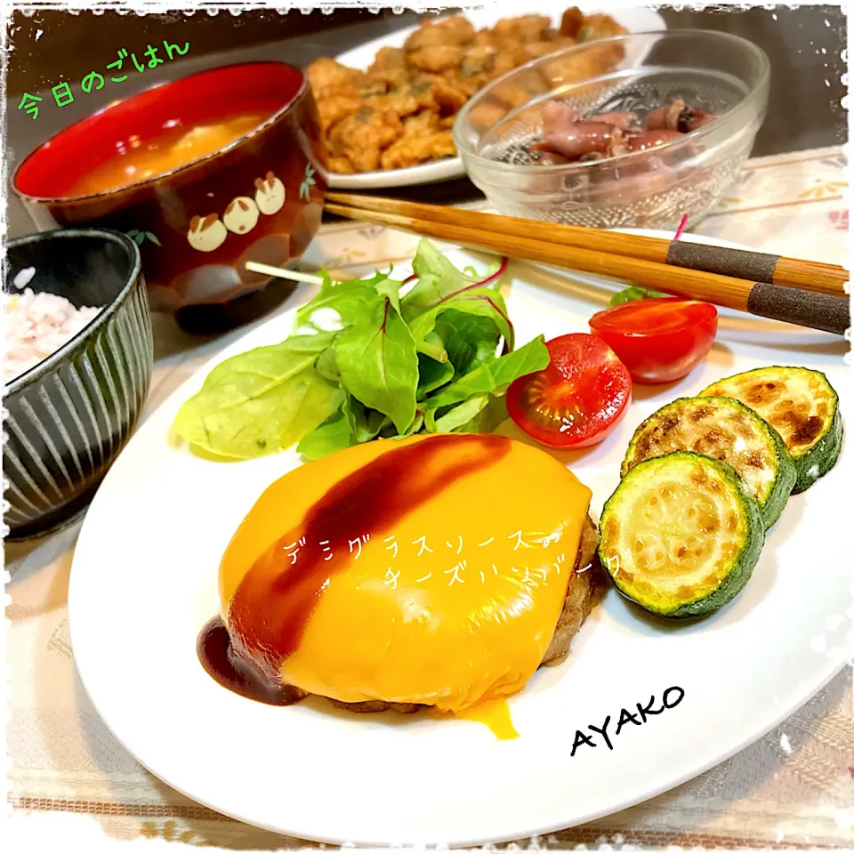 Snapdishの料理写真:デミグラスソースのチーズハンバーグ|亜矢子さん