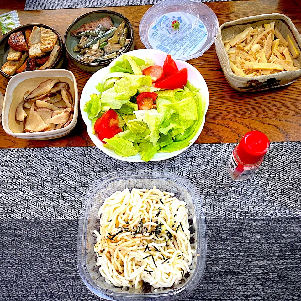 ぶっかけうどん、サラダ、昨夜の残り物|yakinasuさん