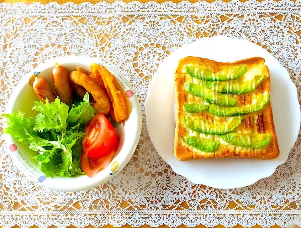 朝食
アボカドマヨトースト|🌻ako ·͜·♡peco🌻さん