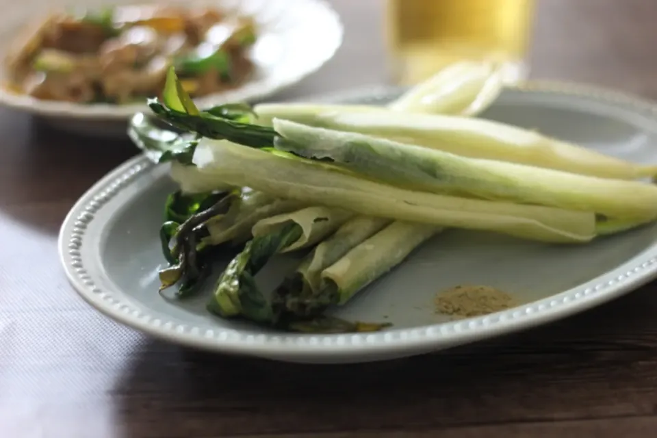 行者にんにくの中毒性にはまる。行者にんにくの春巻き揚げ|ちいさなしあわせキッチンさん