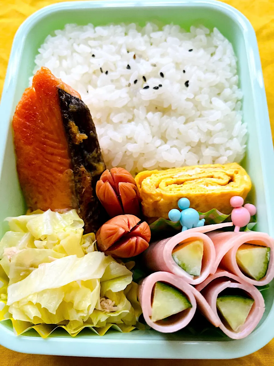 Snapdishの料理写真:5/24(火)鮭のピカタ弁当|ちくわさん