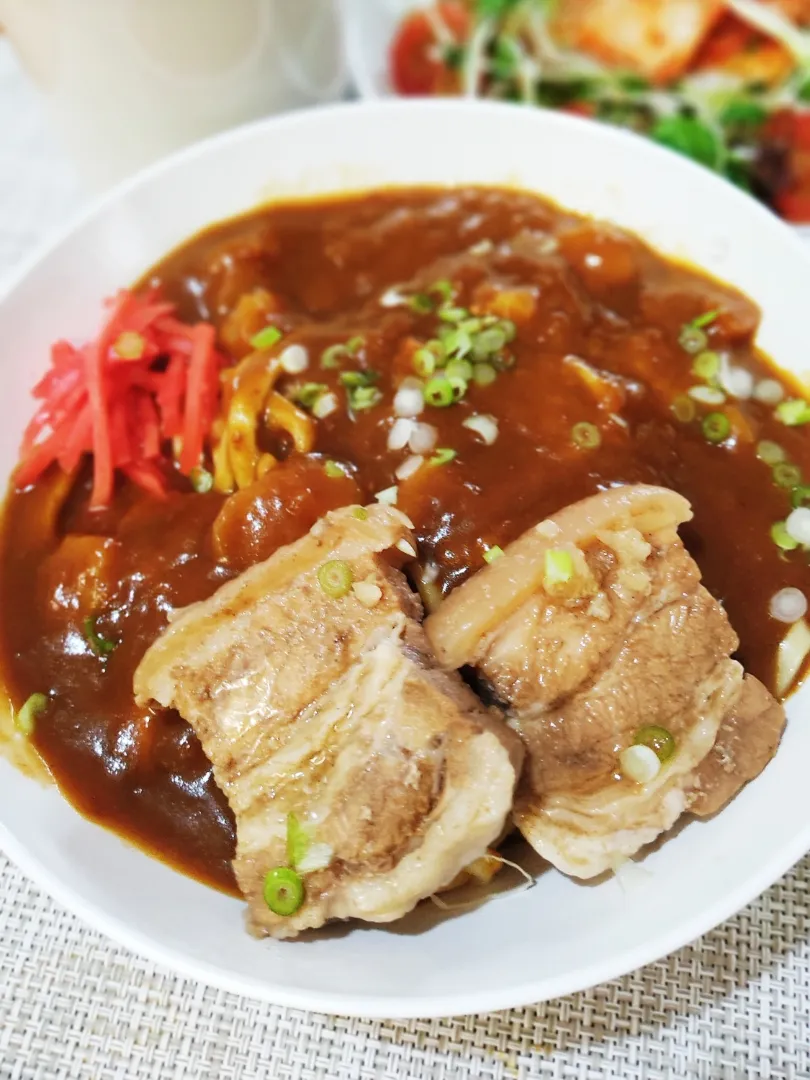 カレーかた焼き沖縄そばの由来

かた焼きそばが大好きなのです。
では沖縄そばを、かた焼きそば風にしてしまおう。
そして出来上がったのが「カレーかた焼き沖縄そば」
ネーミングは無理やりだが、味はキマってる。|Rピージャーさん