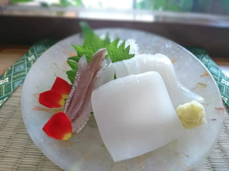 Snapdishの料理写真:【赤イカの細造り】|yoshitakeさん