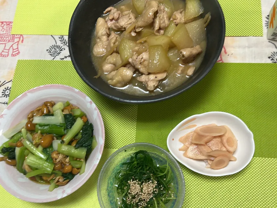 冬瓜と鶏肉の煮物、小松菜となめこのおひたし、おかひじきごま和え|peanutsさん