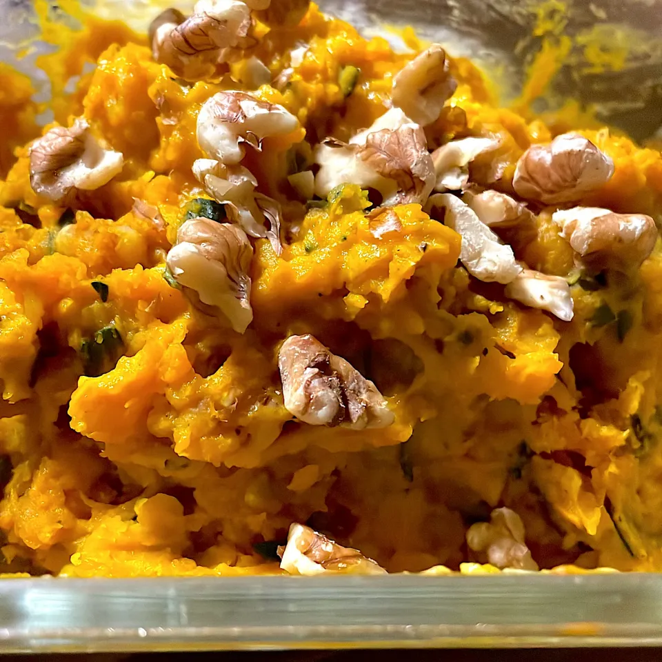 かぼちゃとチーズとクルミのサラダ|gohan♡さん